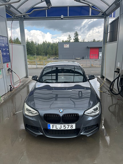 BMW 116i 4 of 15