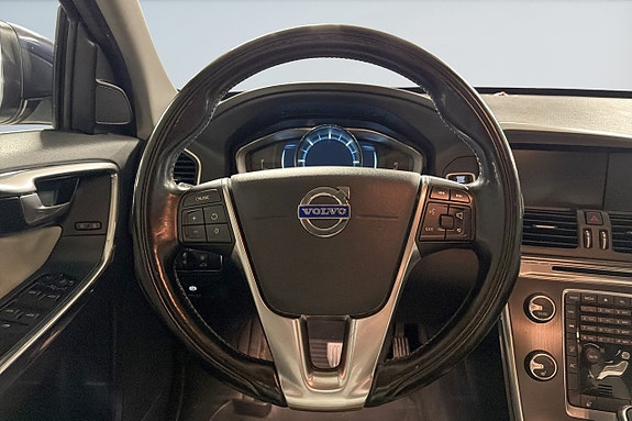 Volvo XC60 14 of 18