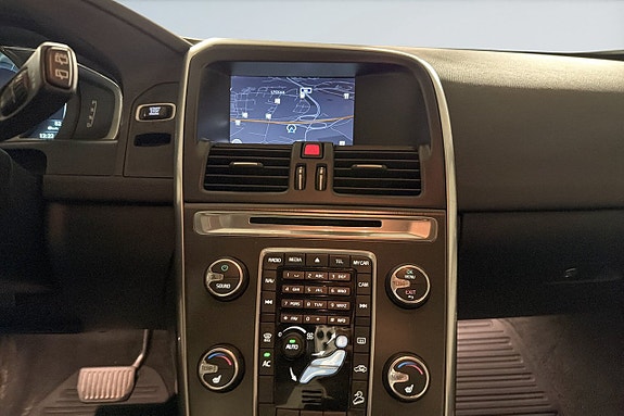 Volvo XC60 12 of 18