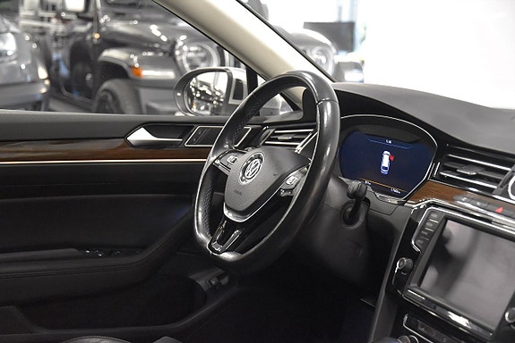Volkswagen Passat 9 of 22