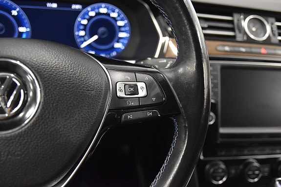 Volkswagen Passat 11 of 22