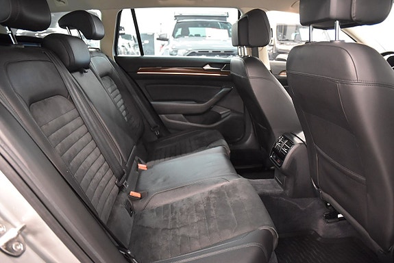 Volkswagen Passat 16 of 22