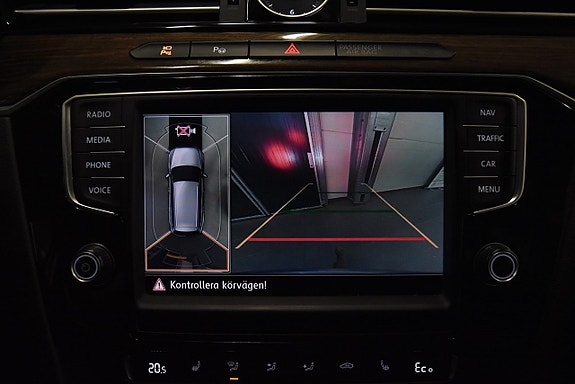 Volkswagen Passat 19 of 22
