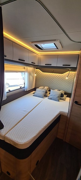 Knaus 650 MF live Wave "franskbädd, solcell, tv" 15 of 18
