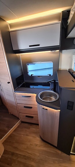 Knaus 650 MF live Wave "franskbädd, solcell, tv" 10 of 18