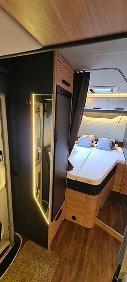 Knaus 650 MF live Wave "franskbädd, solcell, tv" 9 of 18