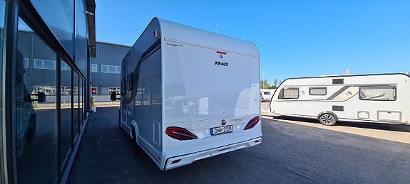 Knaus 650 MF live Wave "franskbädd, solcell, tv" 3 of 18