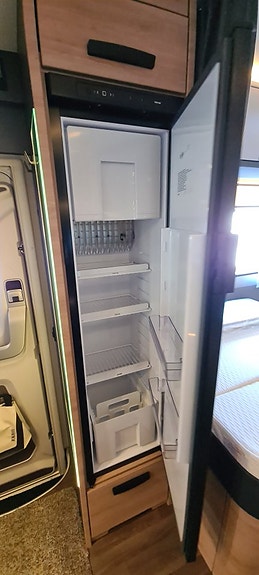 Knaus 650 MF live Wave "franskbädd, solcell, tv" 11 of 18