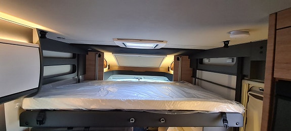 Knaus 650 MF live Wave "franskbädd, solcell, tv" 12 of 18
