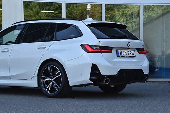 BMW 320i 6 of 30