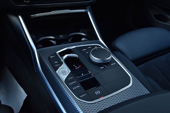 BMW 320i 18 of 30
