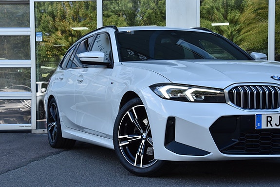 BMW 320i 4 of 30