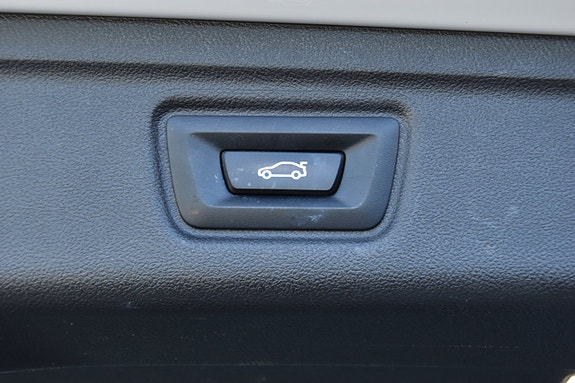 BMW 320i 20 of 30