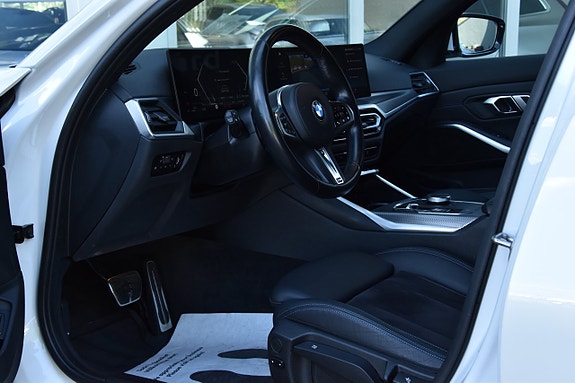 BMW 320i 10 of 30