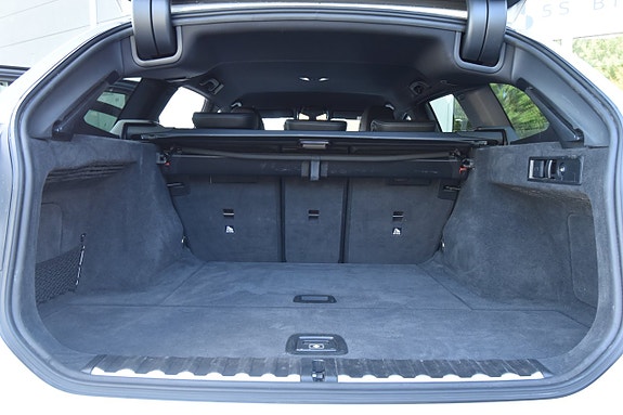 BMW 320i 14 of 30
