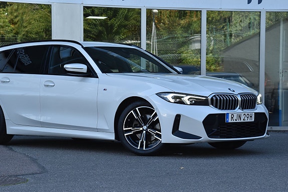BMW 320i 3 of 30