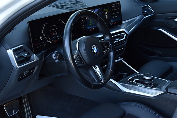 BMW 320i 11 of 30