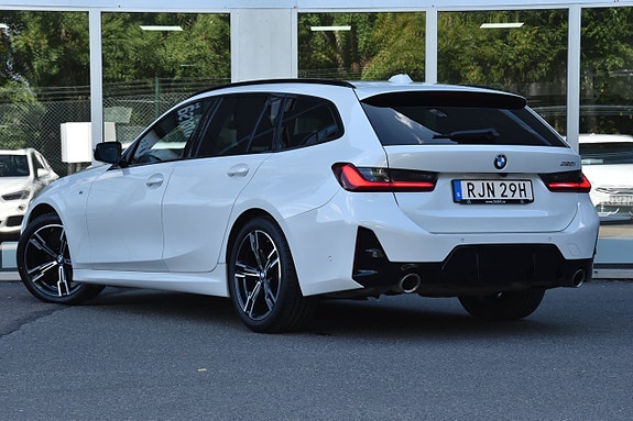 BMW 320i 5 of 30