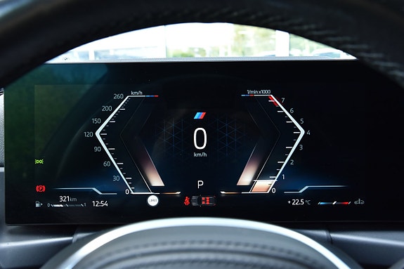 BMW 320i 28 of 30