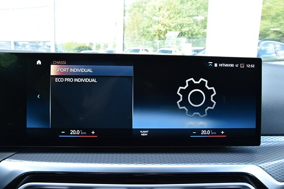 BMW 320i 25 of 30