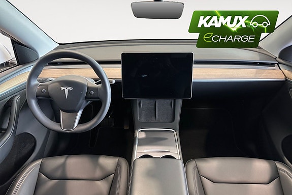 Tesla Model Y 11 of 26