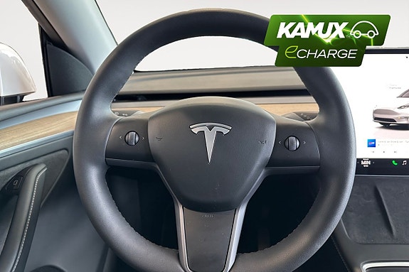 Tesla Model Y 13 of 26