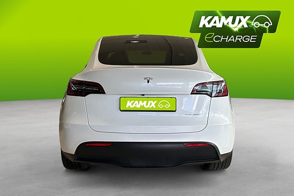 Tesla Model Y 5 of 26