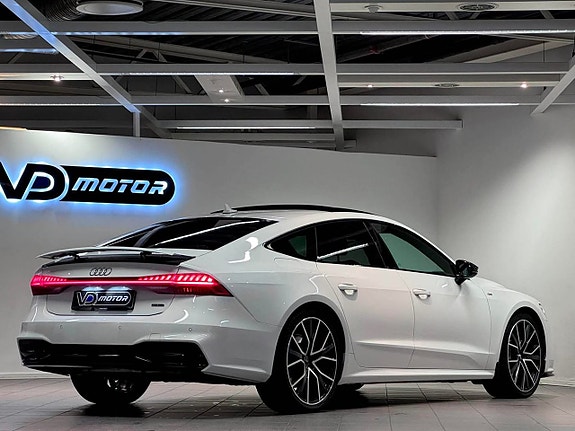 Audi A7 2 of 29