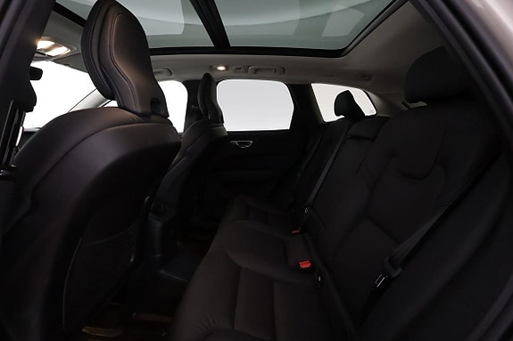 Volvo XC60 10 of 17