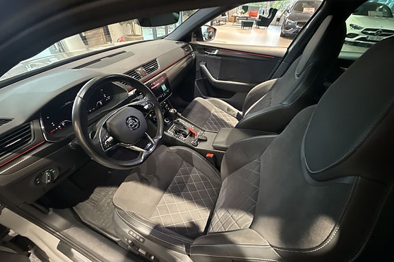 Skoda Superb 14 of 30