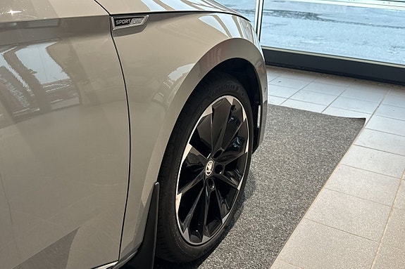 Skoda Superb 9 of 30