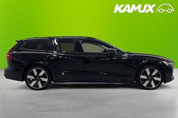 Volvo V60 2 of 26