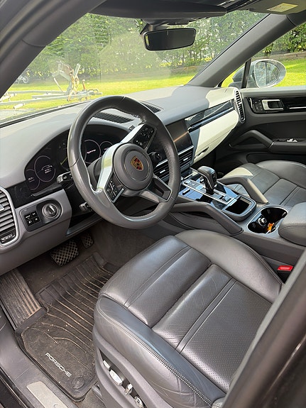 Porsche Cayenne Coupe 3 of 4