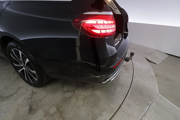 Mercedes-Benz E300 7 of 30
