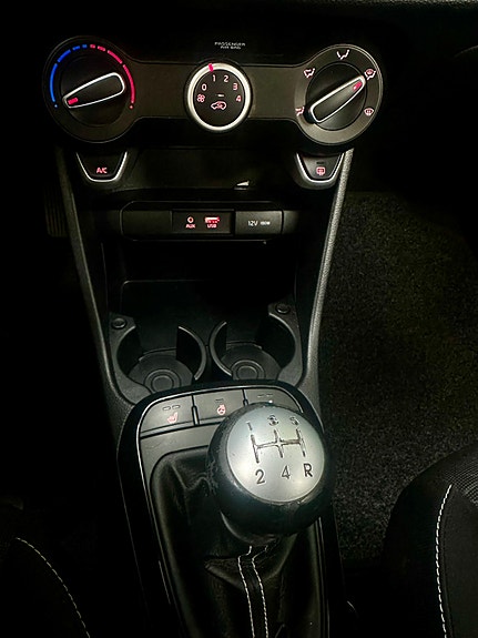 Kia Picanto 9 of 18