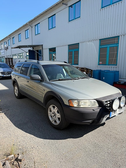 Volvo XC70 2 of 10