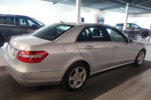 Mercedes-Benz E200 4 of 6