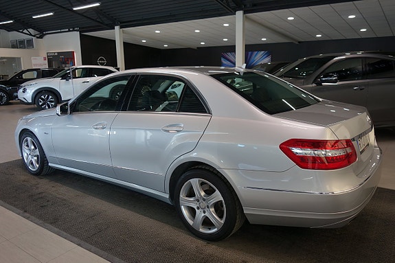 Mercedes-Benz E200 3 of 6