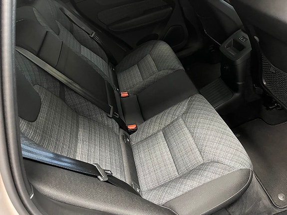 Volvo XC60 8 of 19