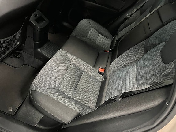 Volvo XC60 5 of 19