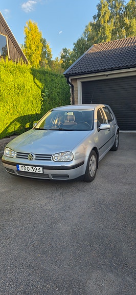 Volkswagen Golf IV 2 of 9