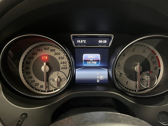 Mercedes-Benz CLA200 16 of 22