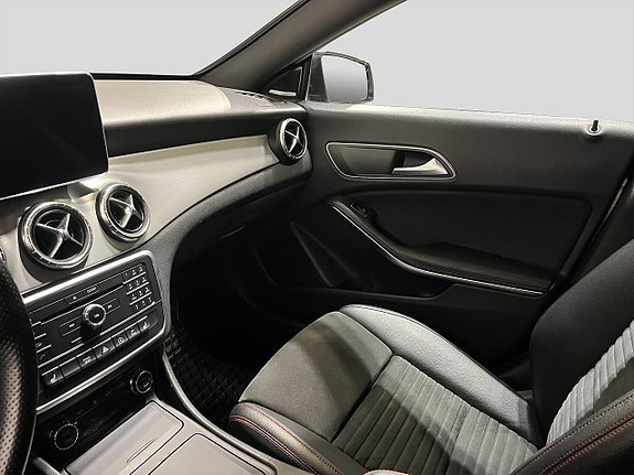 Mercedes-Benz CLA200 17 of 22