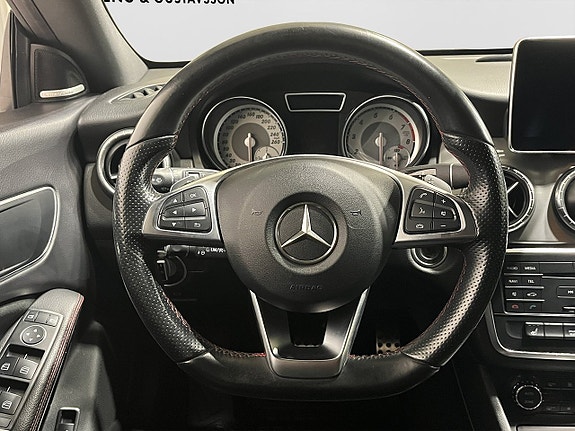 Mercedes-Benz CLA200 15 of 22