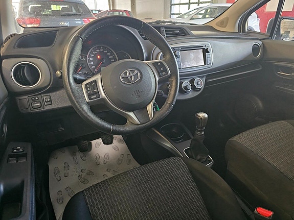 Toyota Yaris 7 of 8