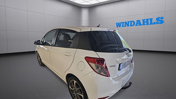 Toyota Yaris 4 of 8