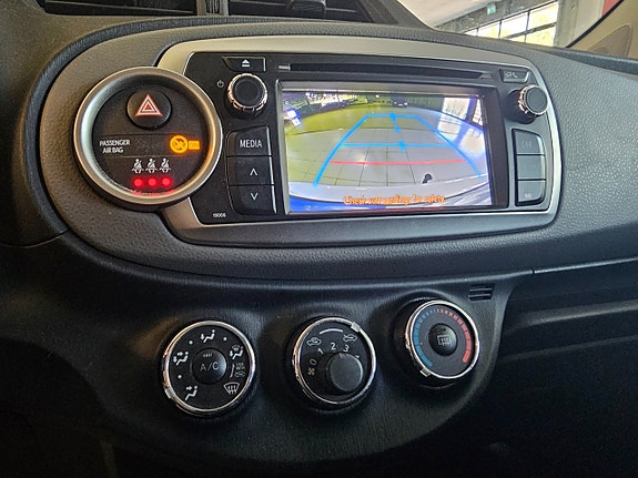 Toyota Yaris 8 of 8
