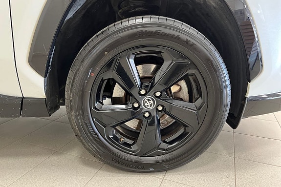 Toyota RAV4 17 of 21