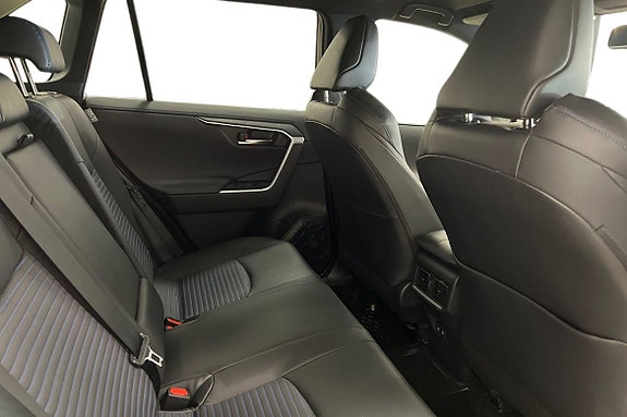 Toyota RAV4 13 of 21