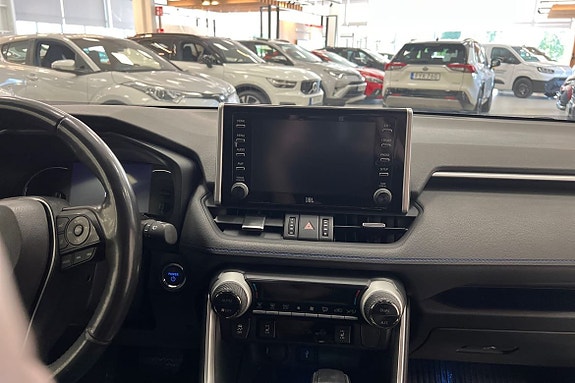 Toyota RAV4 15 of 21